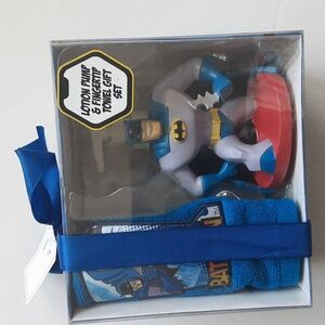Batman Lotion Pump & Fingertip Towel Set New